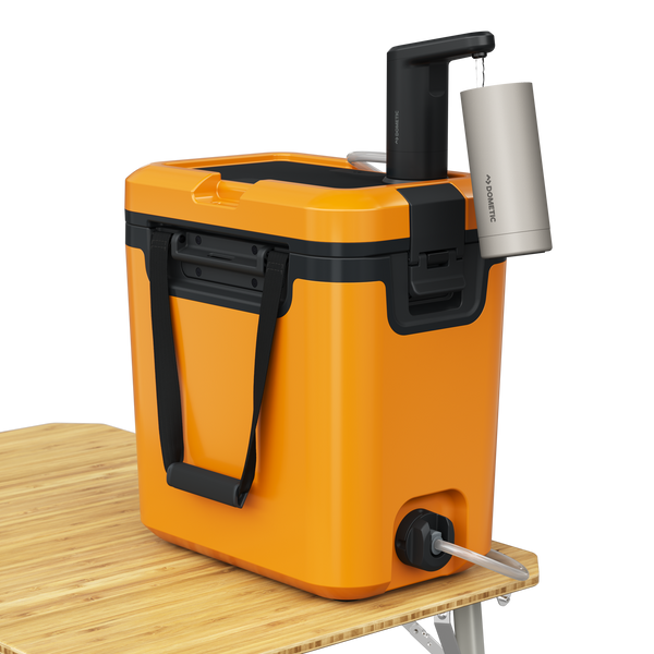 Dometic Recon Hardside 16L cooler in Glow, open lid