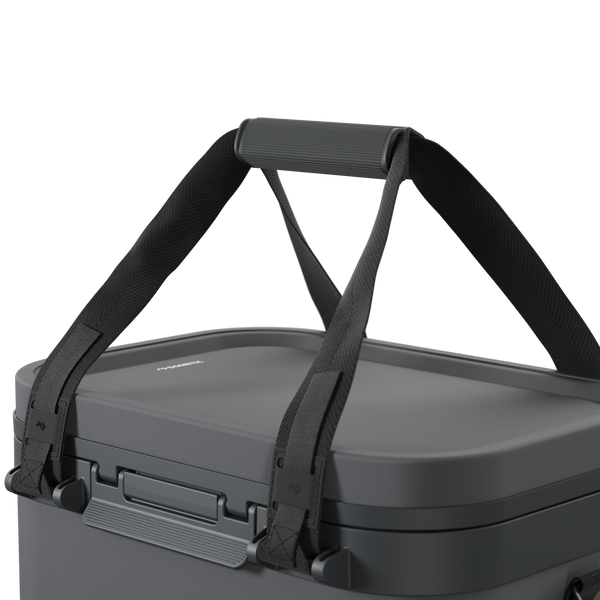 Dometic Recon Softside ZL Large soft cooler in Silt, latch detail