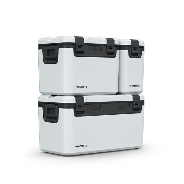 Dometic Recon Hardside 16L cooler in Frost, angled view